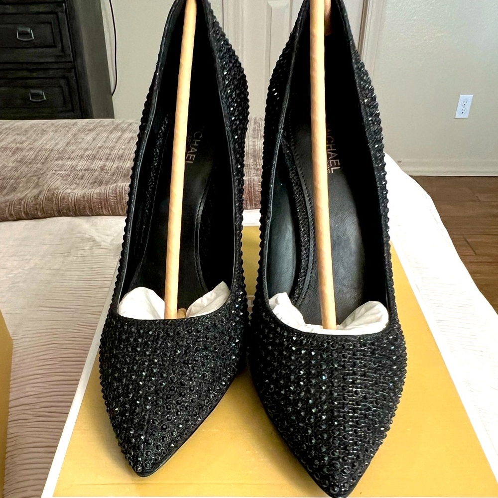 MK Black Pump